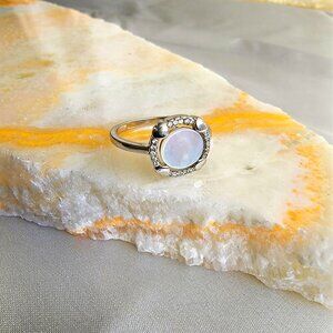 925 Sterling Silver Mother of Pearl Style Ring